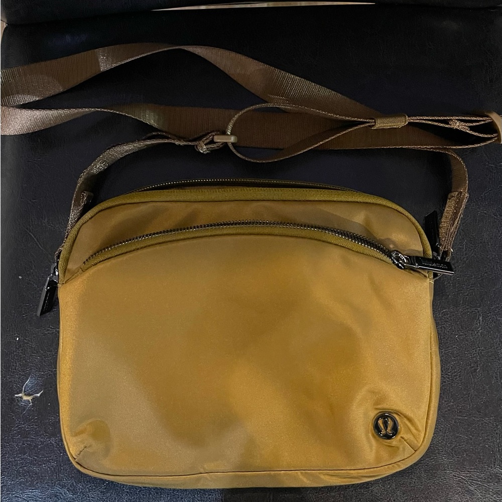 Lululemon city adventurer crossbody bag